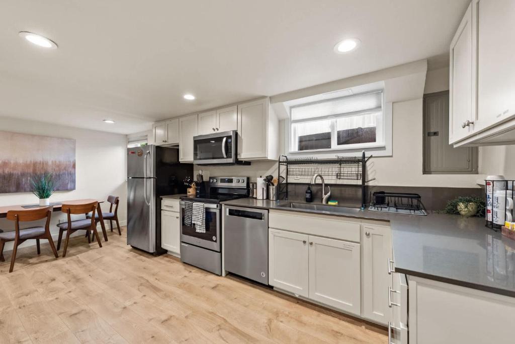 Green Lake House | Craftsman 2B Lower Unit -1 block from Greenlake