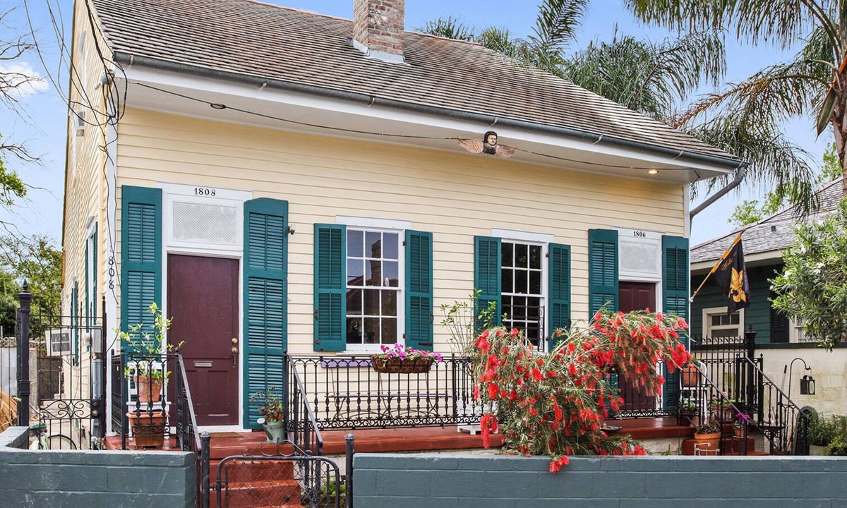 French Quarter Cottage | Creole Cottage one block to French Quarter. 30 day minimum.