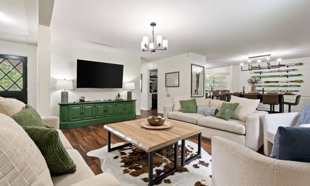 Crestwood South House | Crestwood Lodge: Hot Tub & Pets!
