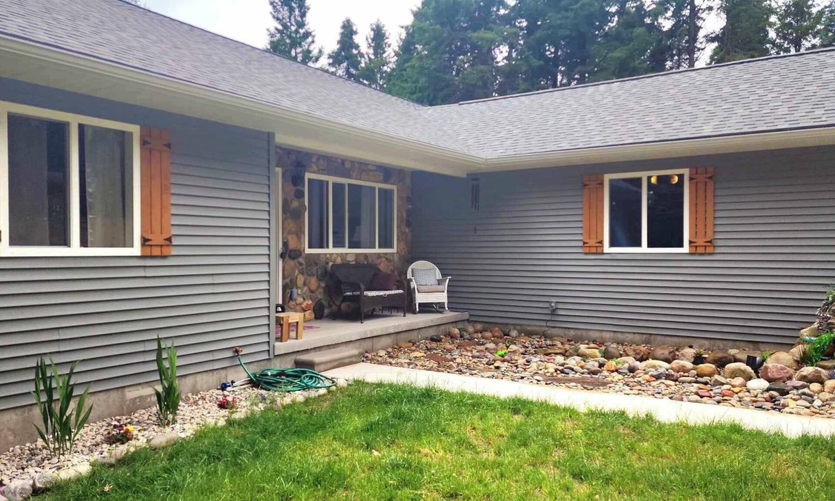 Frankfort House | Crystal Lake Getaway New Spatious walkout ranch. a Mile to Frankfort Mi Beaches
