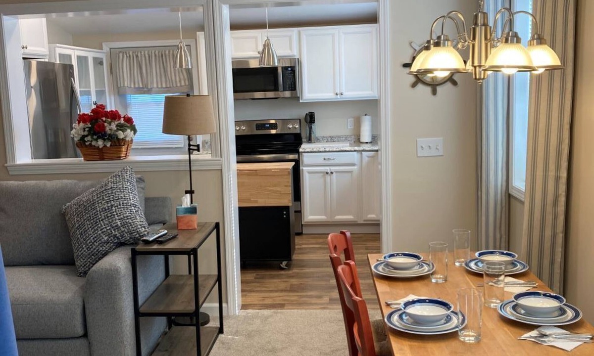 Beulah Apartment | Crystal View Lakeside steps to Crystal Lake Beach and amazing sunsets