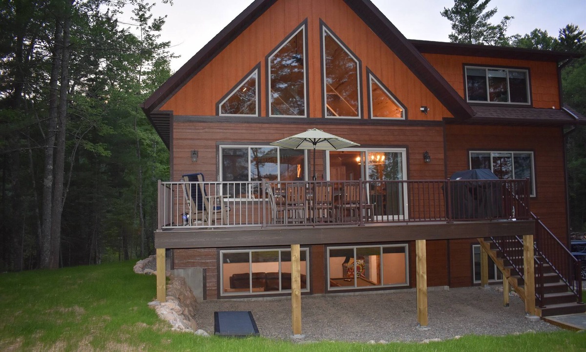 Conover House | Custom 5 BR, 3.5 Bath Home Near Eagle River On Beautiful Upper Buckatabon Lake