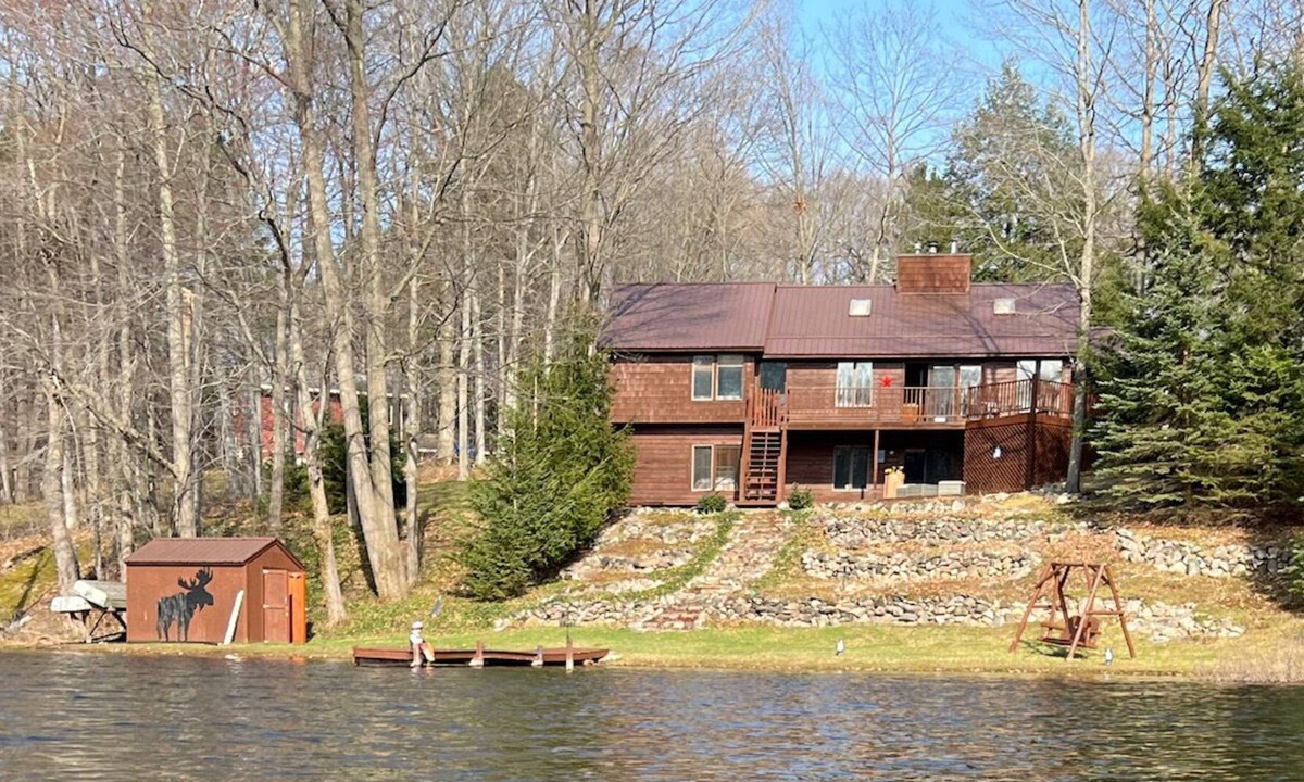 Traverse City Cabin | Custom-built private, picturesque Cabin on 1.28-acre lot on Page Lake waterfront