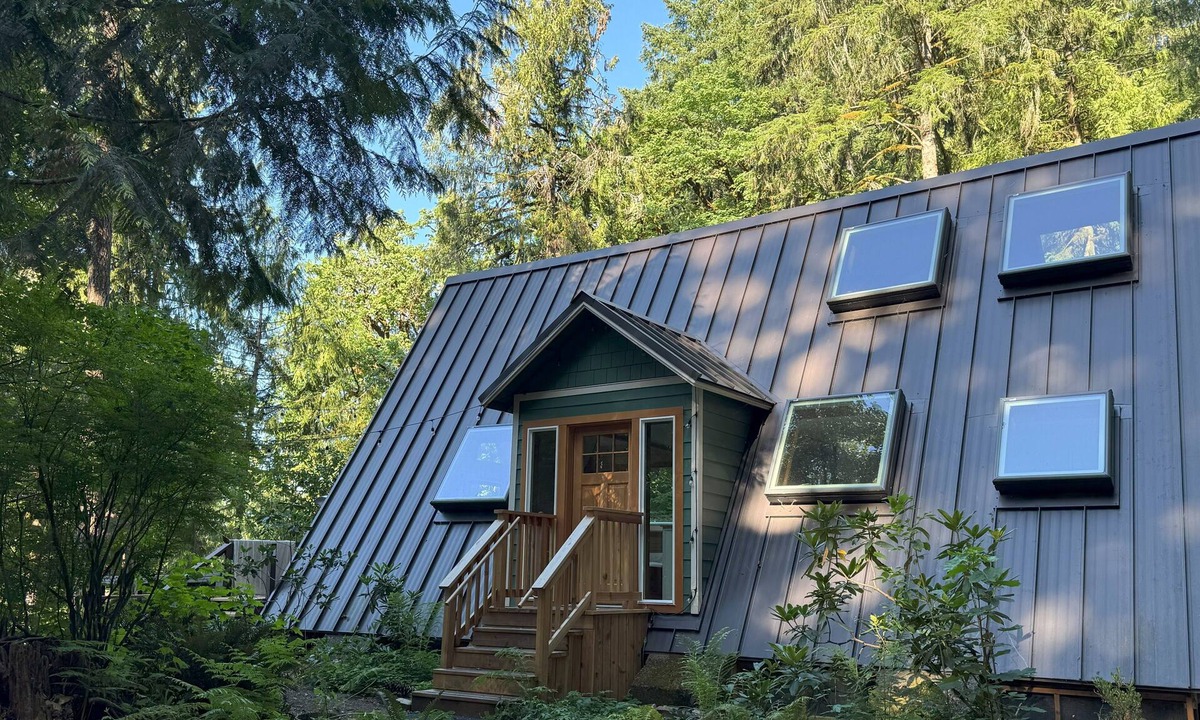 Marcola Cabin | Custom cabin overlooking the McKenzie River. River access, hot tub, and solitude