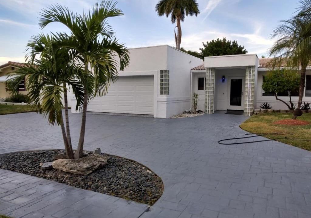 Lighthouse Point House | CUSTOM LUXURY POOL HOME 4 BD/ 3.1 BA
