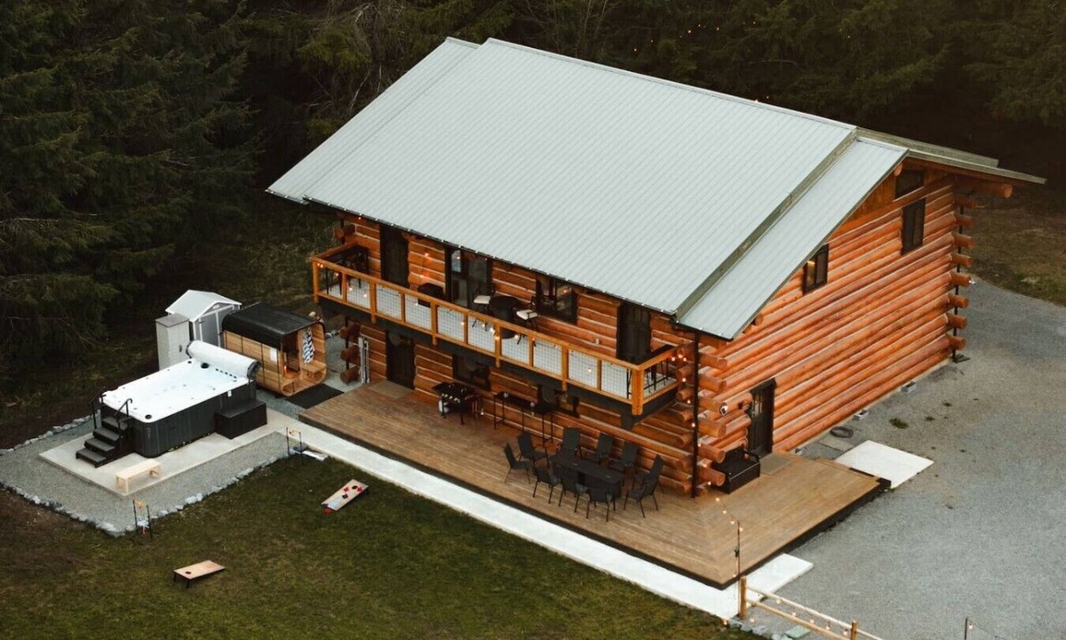 Ashford Cabin | Custom Rainier Cabin-Swim Spa-Sauna-2Kings