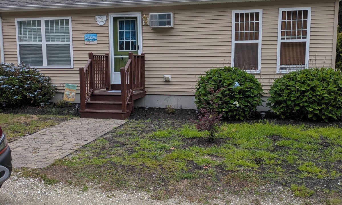 Wells Cottage | Cute and Comfy Cottage - 1 Mile to Wells Beach & 3 Miles to Ogunquit Beach!