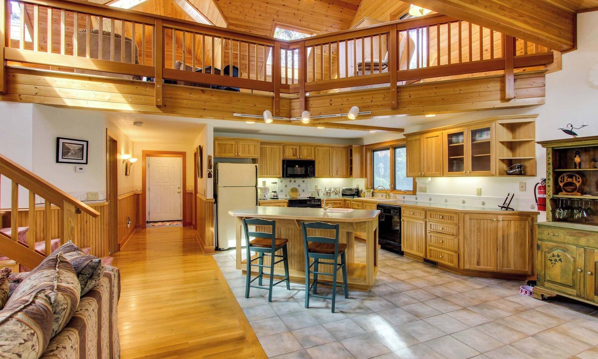 Downtown Cannon Beach House | Cute Cottage with Close Beach Access & Free WiFi - Dogs Welcome