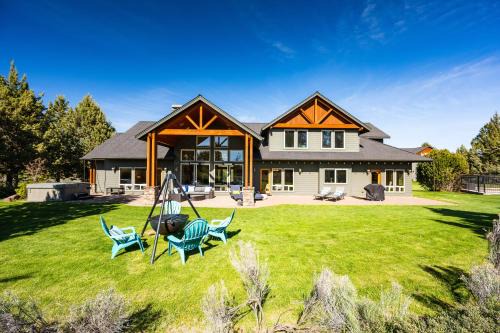 Bend House | Dara Oaks
