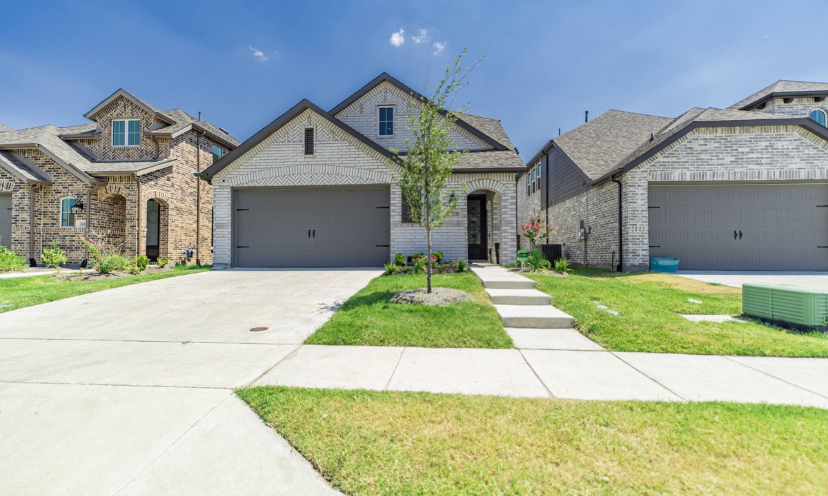 Royse City House | Dazzling Newly Built Modern Home 17 minutes from Rockwall Harbor. Pet Friendly!