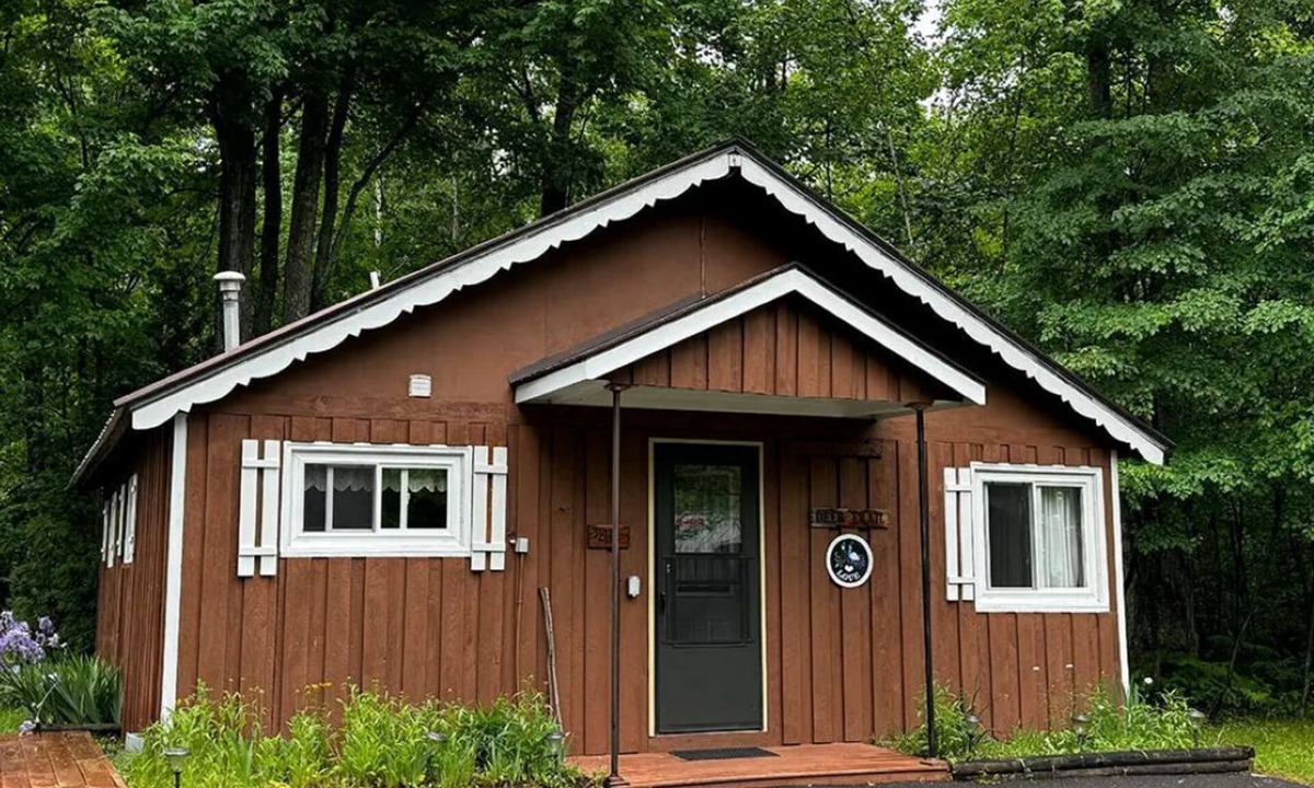 Ontonagon Cottage | Deer Trail at Miller's Cottages