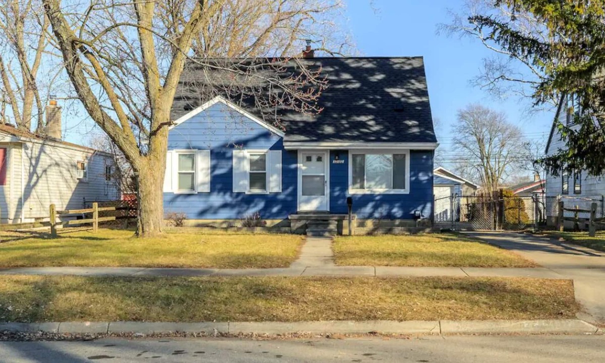 Livonia House | Designer Detroit Retreat 3BR with Game Room