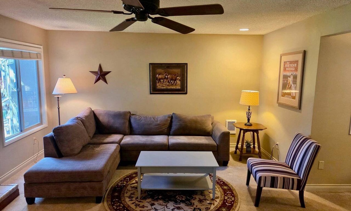 Sisters Condo | Desperado - Updated Sisters Condo with Pool, Hot Tub & Fireplace