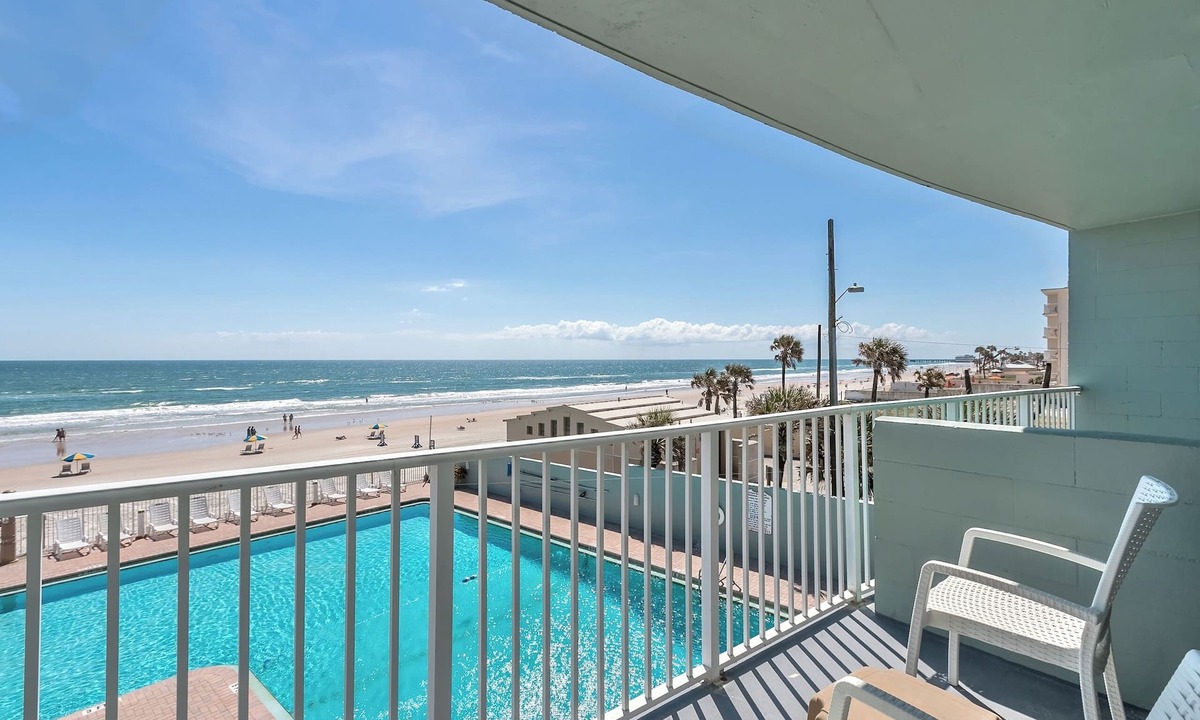 Seabreeze Historic District Apartment | Direct Oceanfront Condo - Amazing View and Soothing Breeze