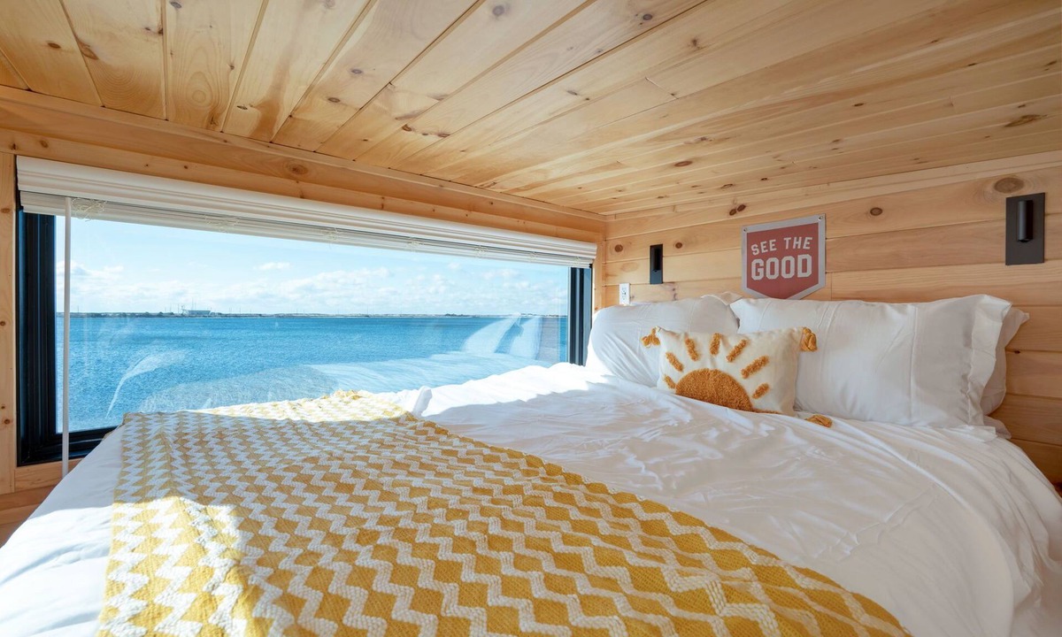 Mary Esther Cabin | Direct Waterfront Cabin Sunset Views 2