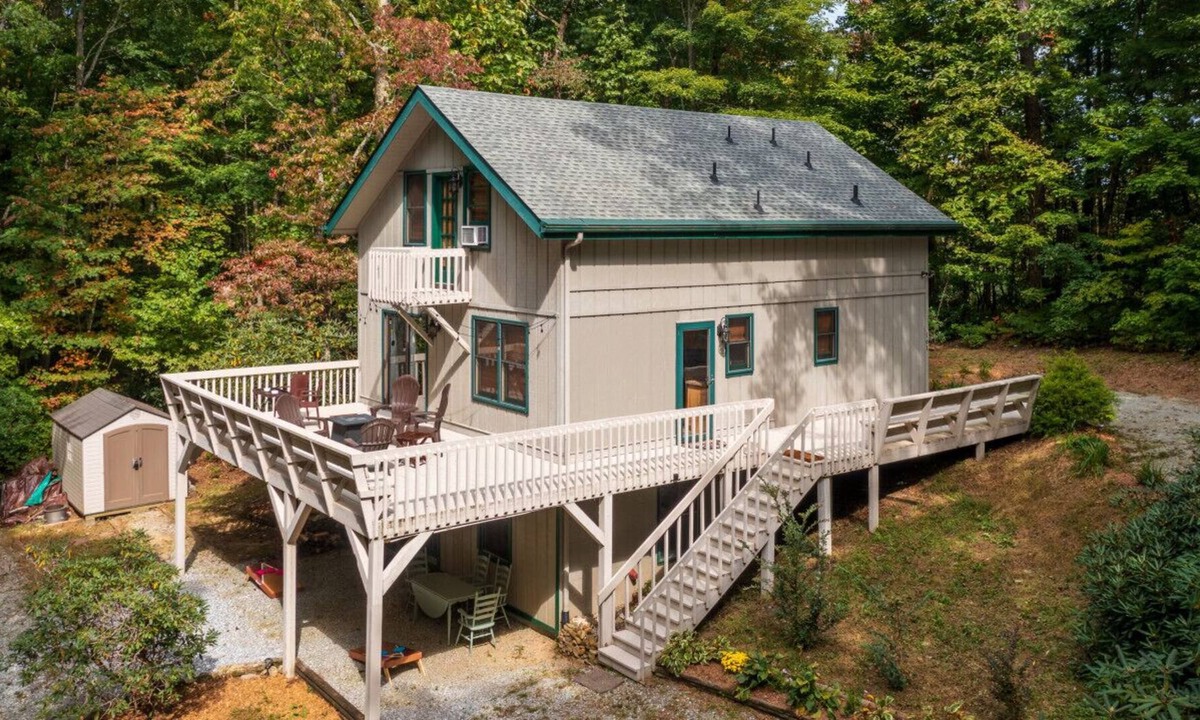 Lake Toxaway Cabin | Discover Adventure and Comfort at Rainbow Falls Cabin