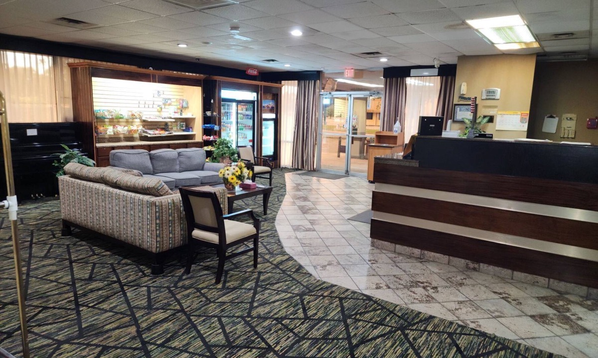 Lafayette Hotel | Discovery Inn