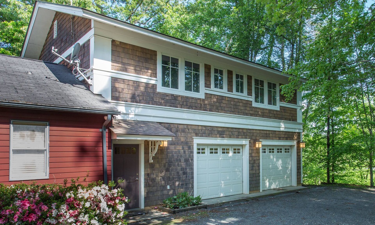 Batesville House | Dog Friendly Cape Cod Loft Near Wineries