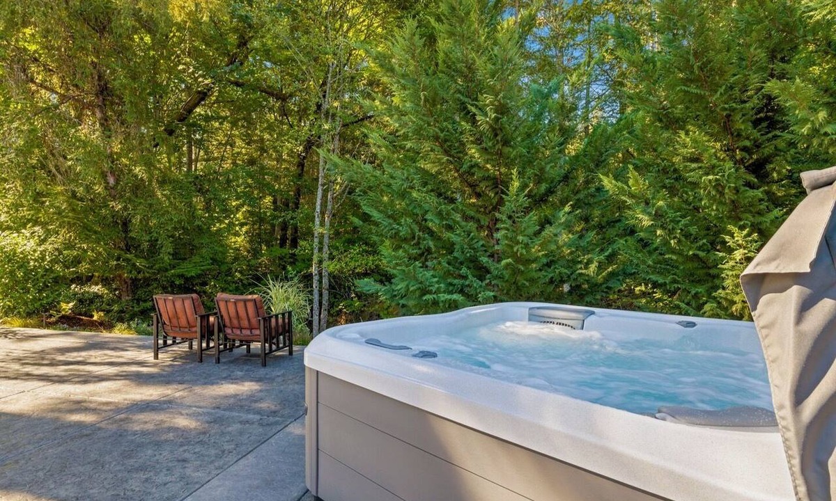 Husum House | Dog-Friendly Creekside Home w/Hot Tub, Game Room. 15 minutes to town