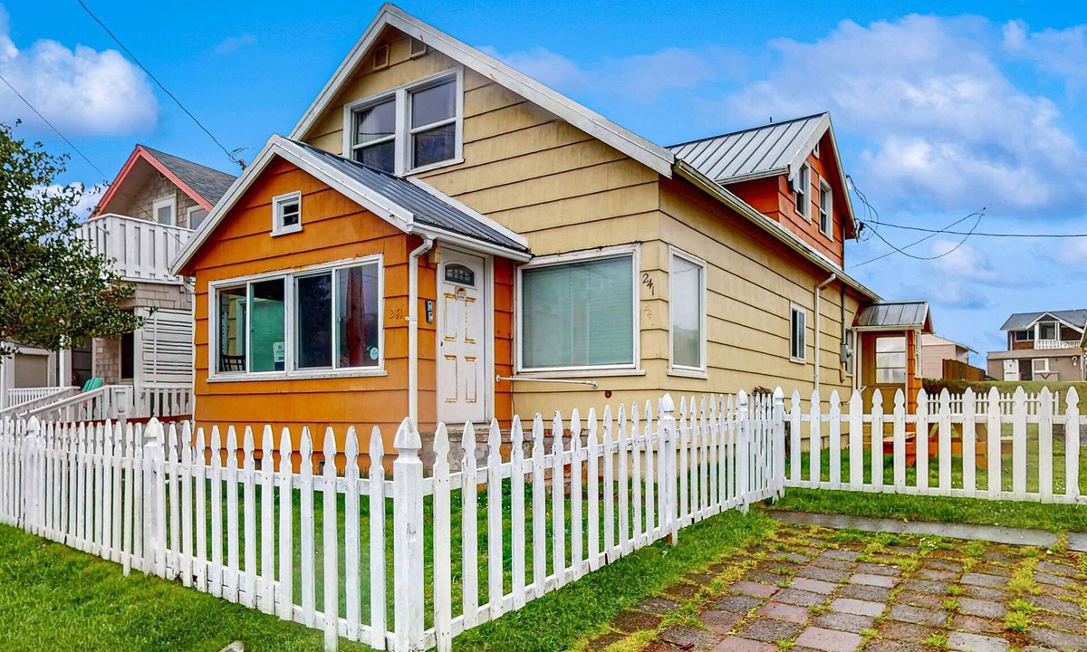 Rockaway Beach Cabin | Dog Friendly Oceanside Escape with Easy Beach Access and Peaceful Surroundings