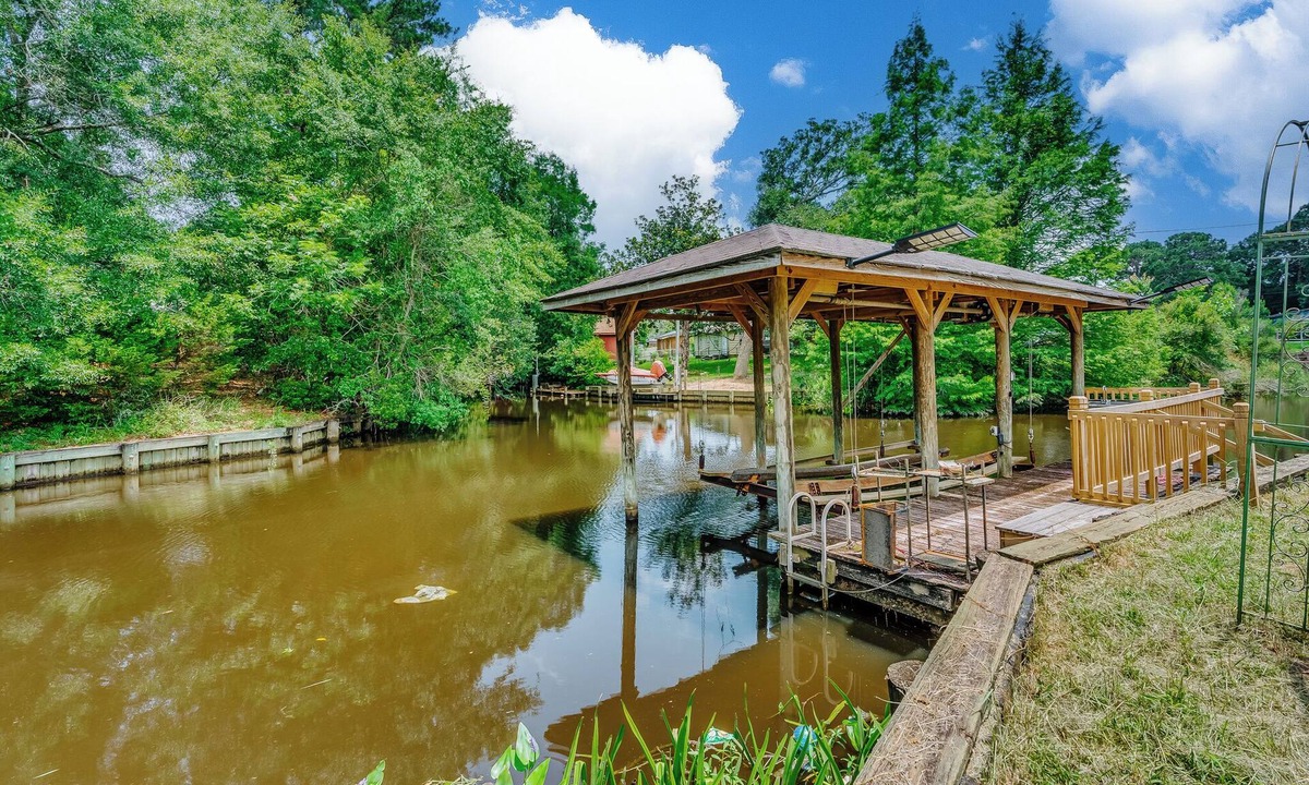 Mobile House | Dog River Waterfront Retreat w/Dock, Boat Lift & Gulf Access