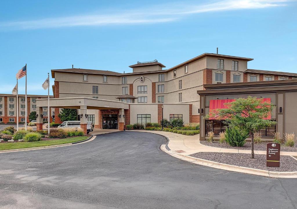 Bloomington Hotel | DoubleTree by Hilton Bloomington