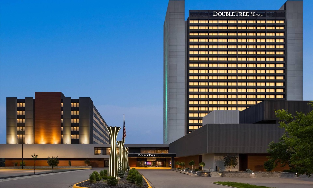 Bloomington Hotel | Doubletree by Hilton Bloomington - Minneapolis South