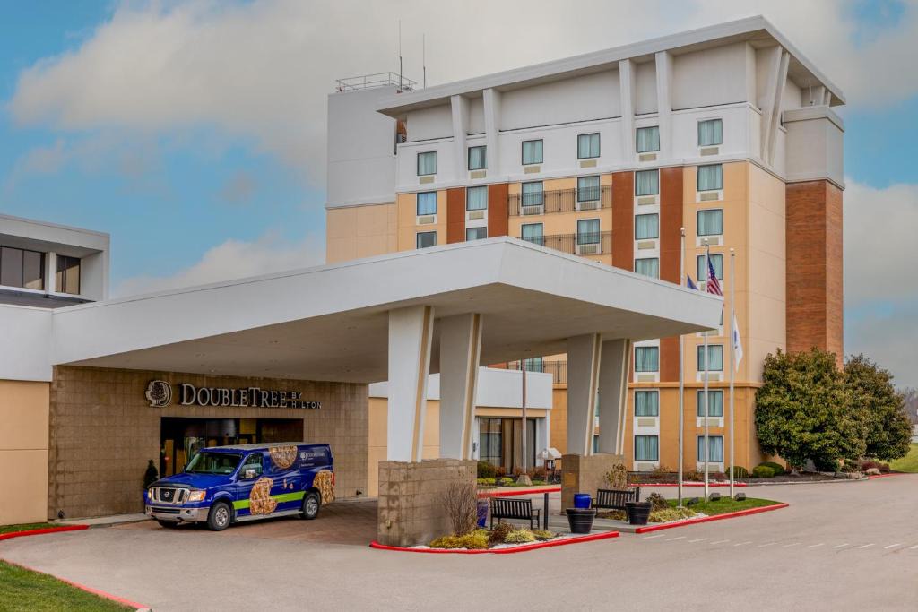 Mount Saint Joseph Hotel | DoubleTree by Hilton Cincinnati Airport