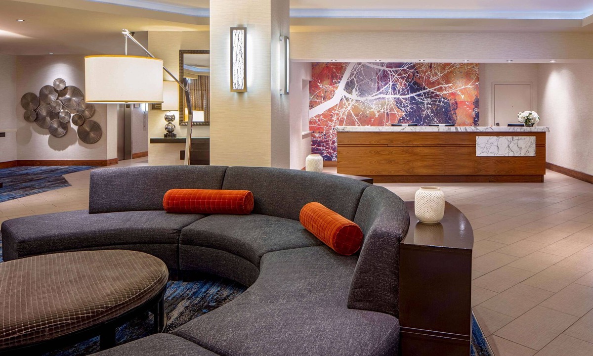 Downtown Minneapolis Hotel | DoubleTree Suites by Hilton Minneapolis Downtown