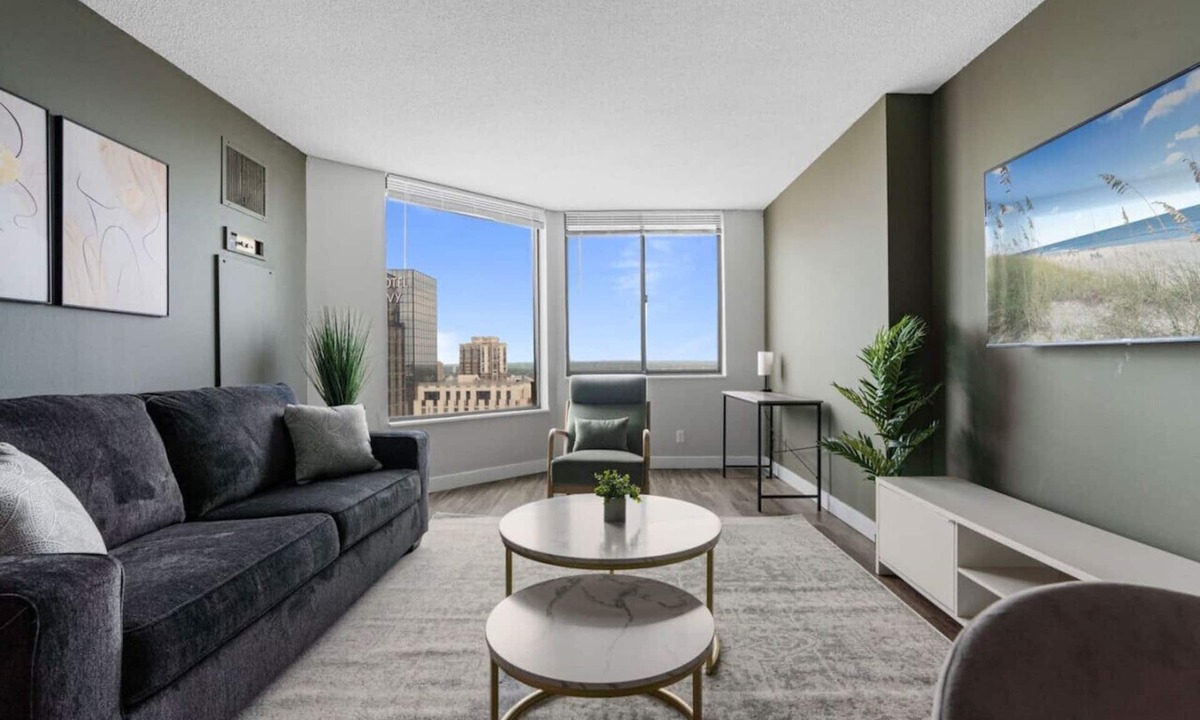 Downtown Minneapolis Apartment | Downtown 1bd Sky Lounge Pool Gym D