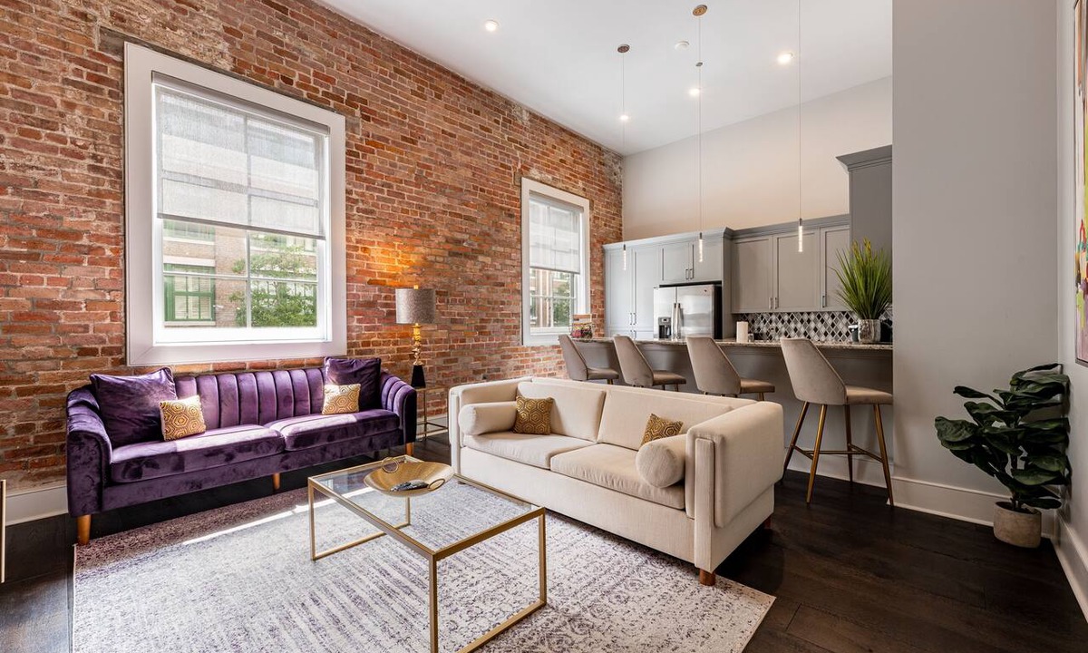 Arts/Warehouse District Condo | DOWNTOWN 2BR Walk to Superdome,Parade French Quarter