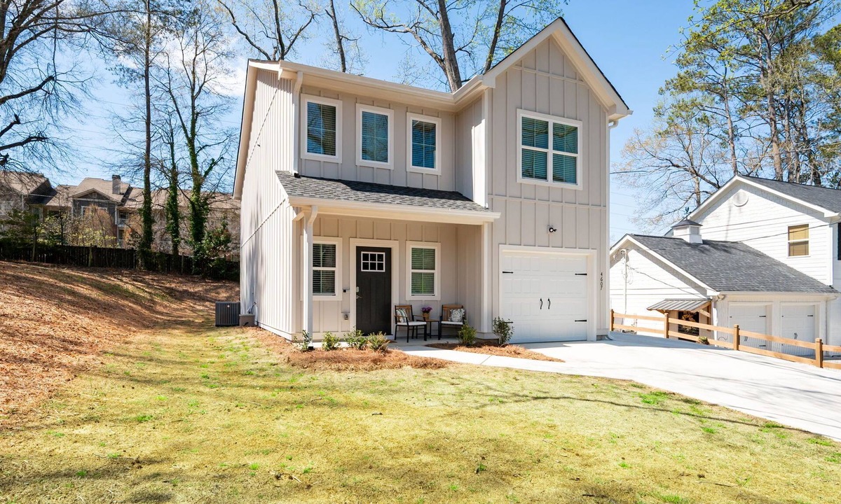 Acworth House | Downtown Acworth!