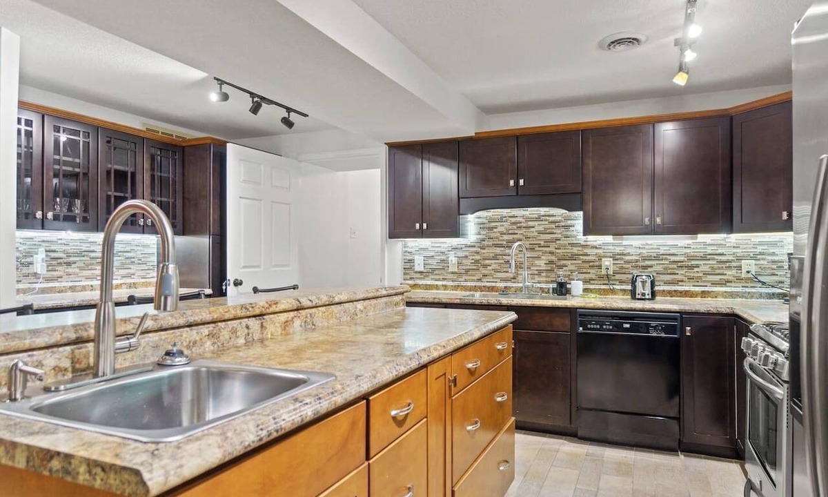 West Central Apartment | Downtown Apartment 4 in Historic Mansion | Ping-Pong & Parking