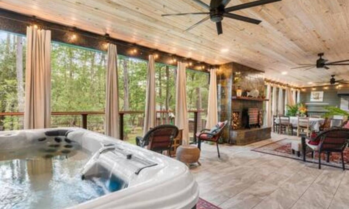Mobile House | Downtown & Beach accessible Hot Tub Firepit large yard