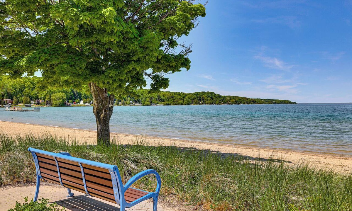 Beulah Apartment | Downtown Beulah Pet-Friendly Apt Near Lake & Shops