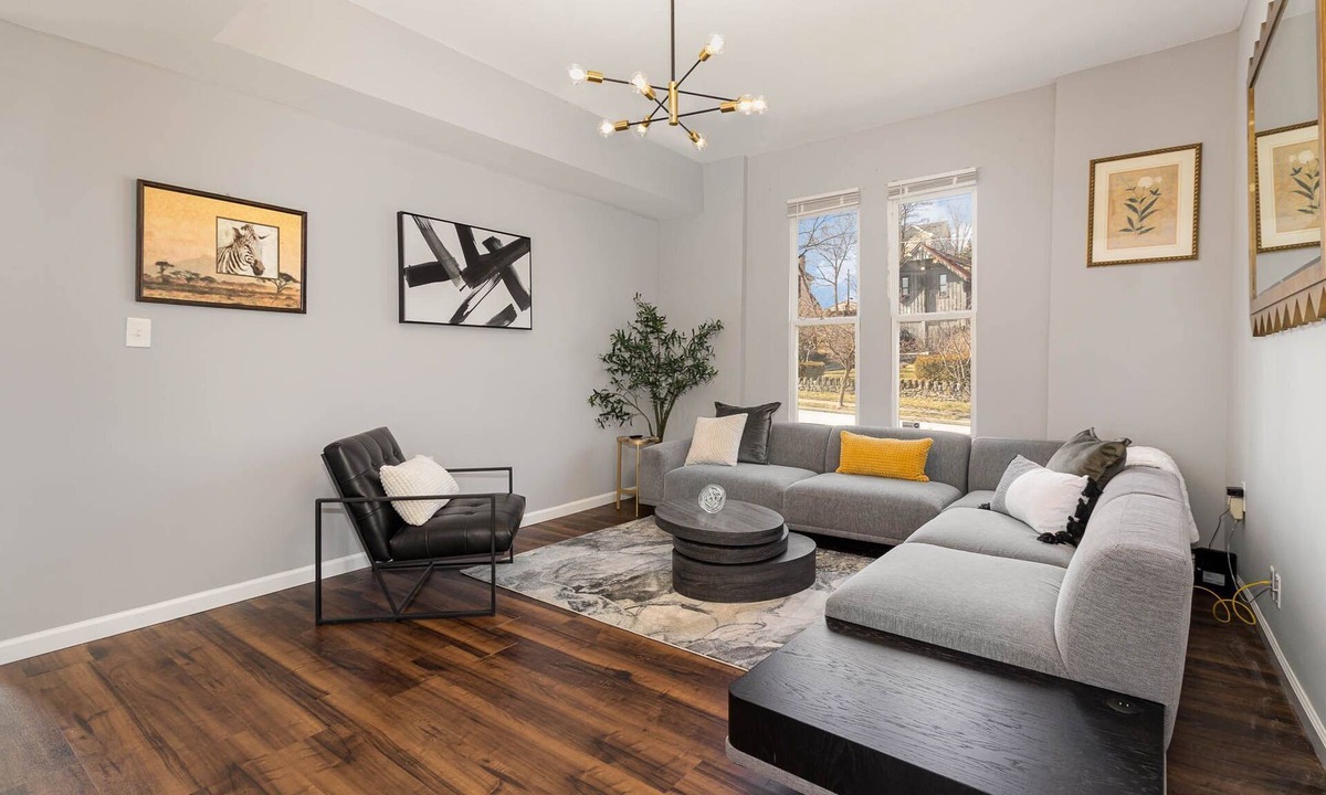 East Price Hill House | Downtown Cincinnati Views—Prime Location, A Few Minutes to Everything!