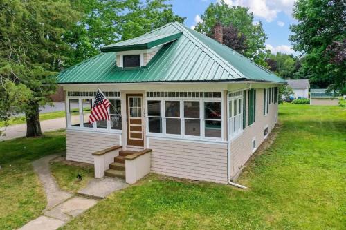 Gillett House | Downtown Gillett Bungalow, Fireplace, 3B, Historic
