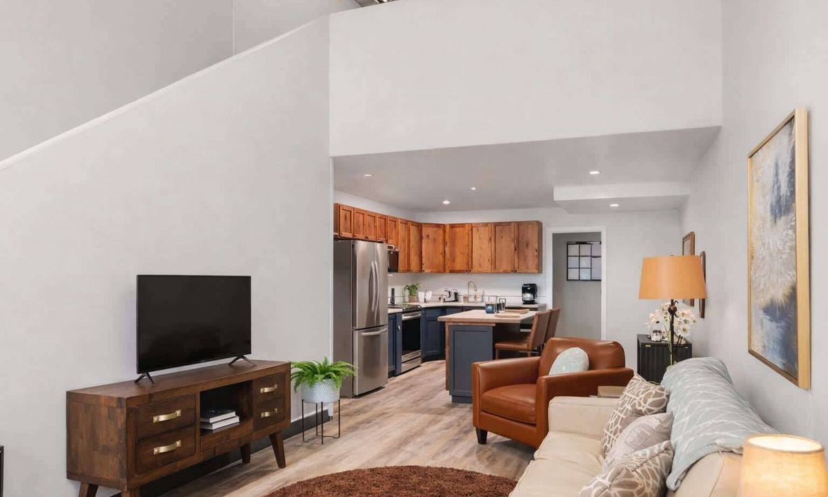 Appleton Condo | Downtown Modern Appleton Loft with Free Parking