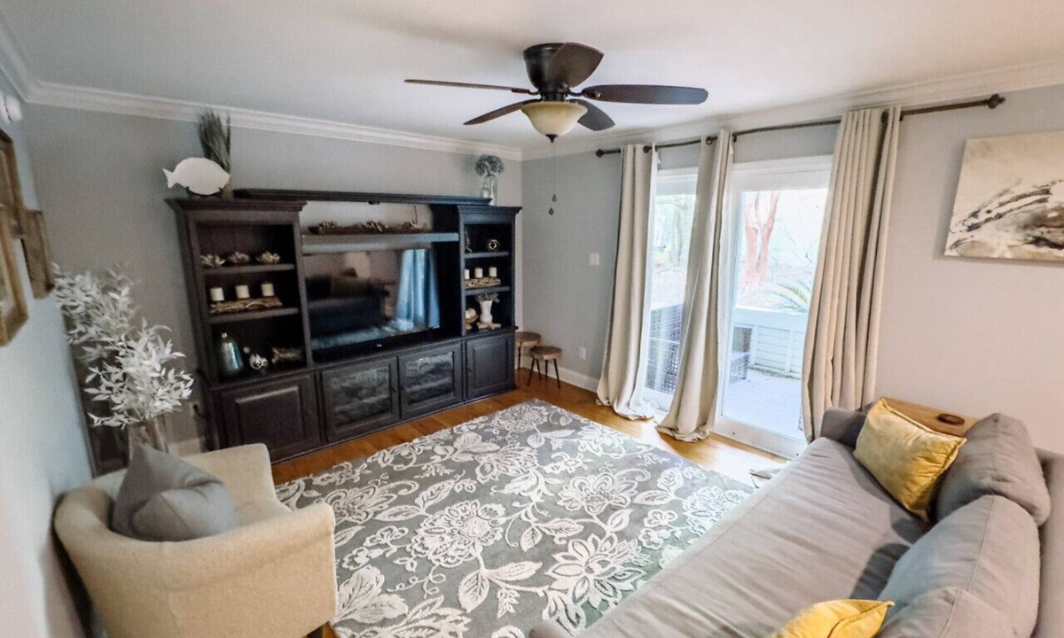 Biloxi Villa | Downtown Ocean Springs 2 bed 2.5 bath with garage