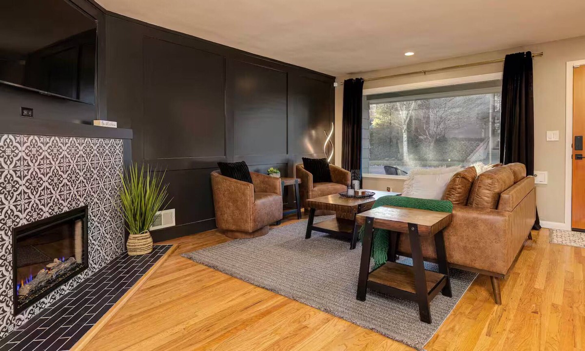 South Central House | Downtown Salem, Wine and City Retreat 2 king beds