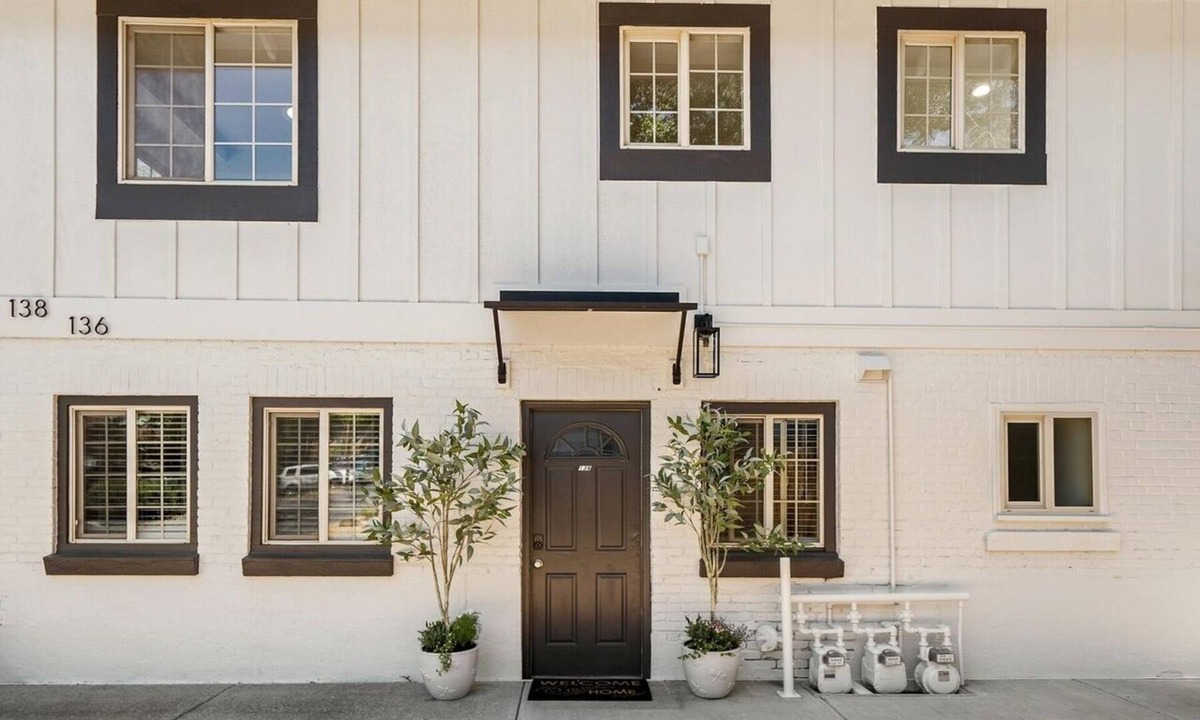 Bend House | Downtown Villa with Private Spa