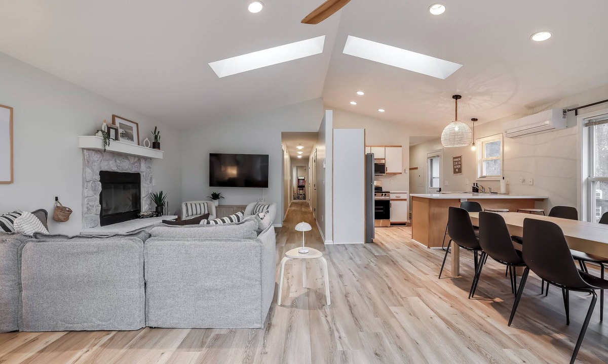 Mears House | Dunes & Waves Retreat - Perfect Lake Getaway