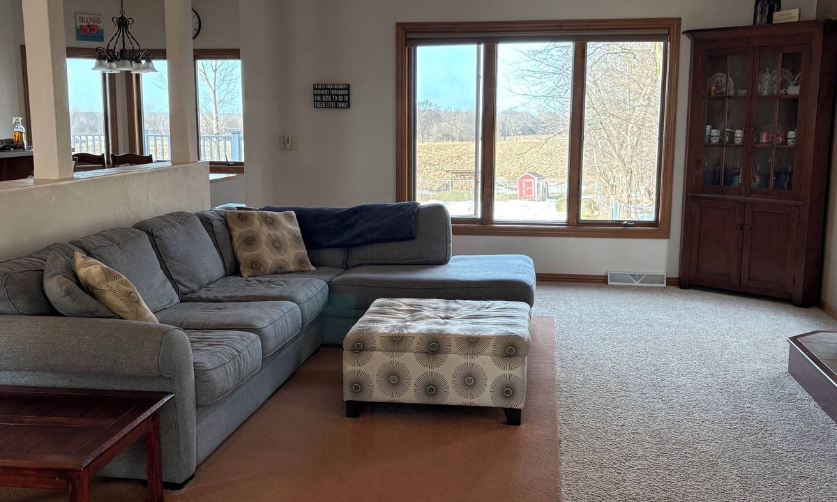 Omro House | EAA Visitors - Spacious 4-bed/2.5 Bath tranquil country home 19 miles from EAA