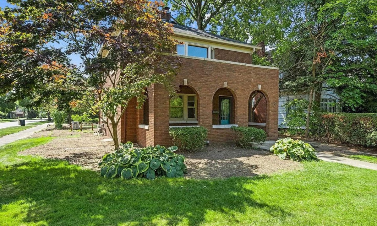 Harters Heights House | Easy Campus Access! All things Notre Dame steps away! Perfect for all ND events.