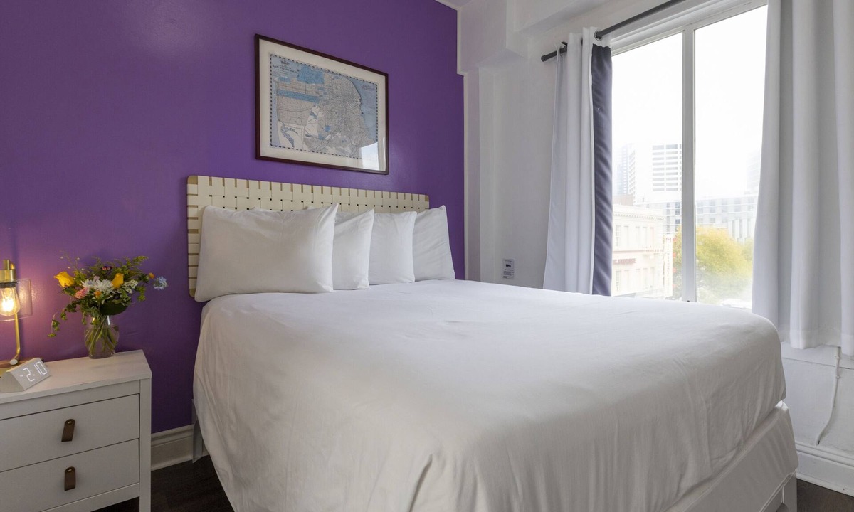 Civic Center Hotel | Economy Double Room with Ensuite Bathroom
