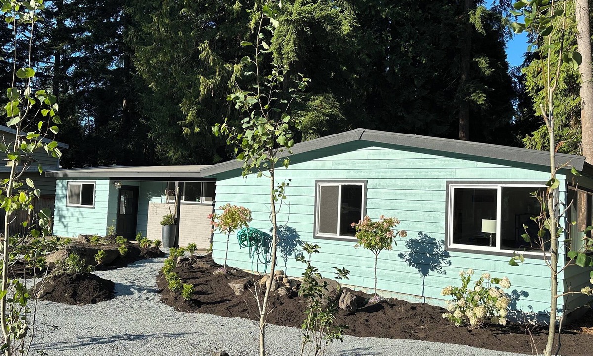 Pine Park Neighborhood House | Edmonds Way Get Away