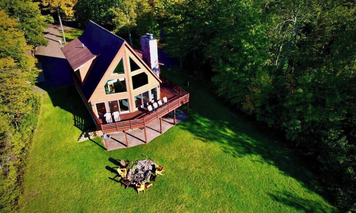Bergland House | Elk House Hideaway on Lake Gogebic~Hot Tub & Sauna