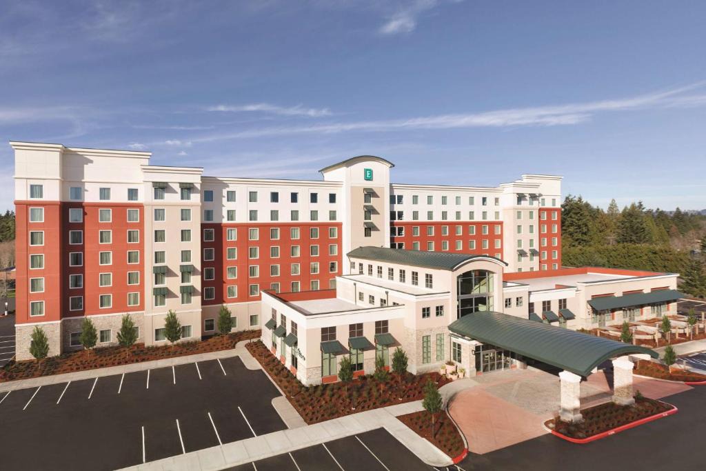 Tanasbourne Hotel | Embassy Suites by Hilton Portland Hillsboro, Oregon