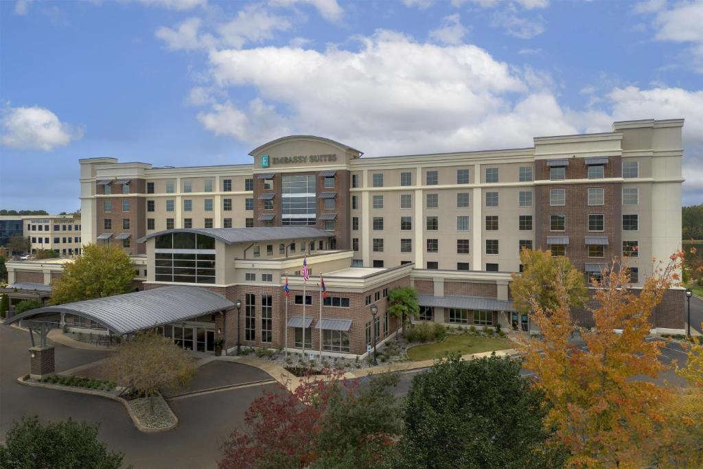 Ridgeland Hotel | Embassy Suites by Hilton Jackson North Ridgeland