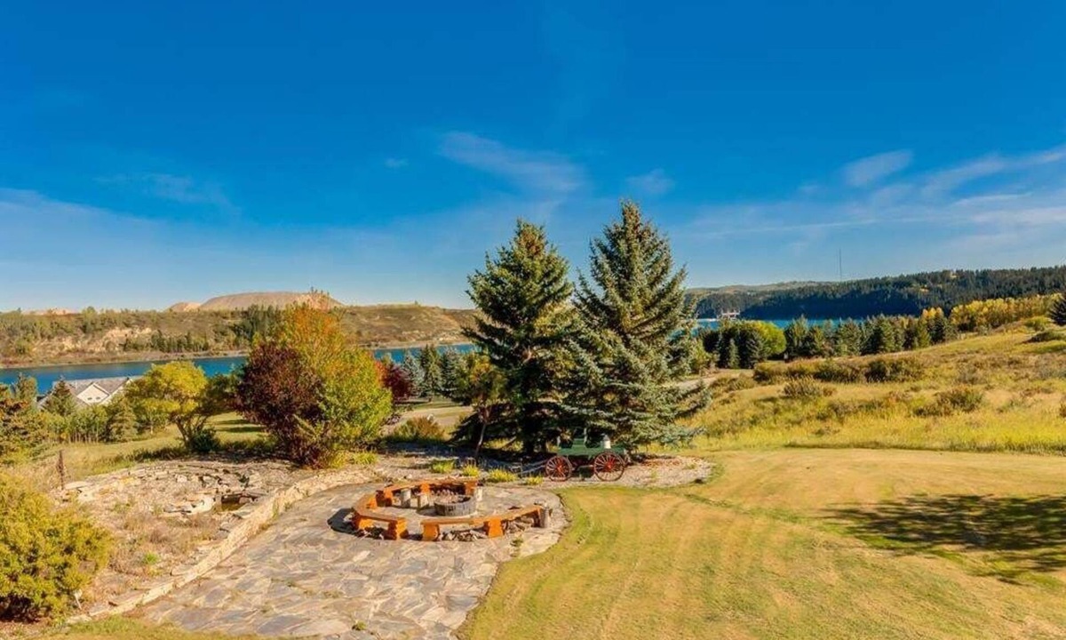 Springbank House | Emerald Bay Luxury Retreat with Hot Tub & Sauna